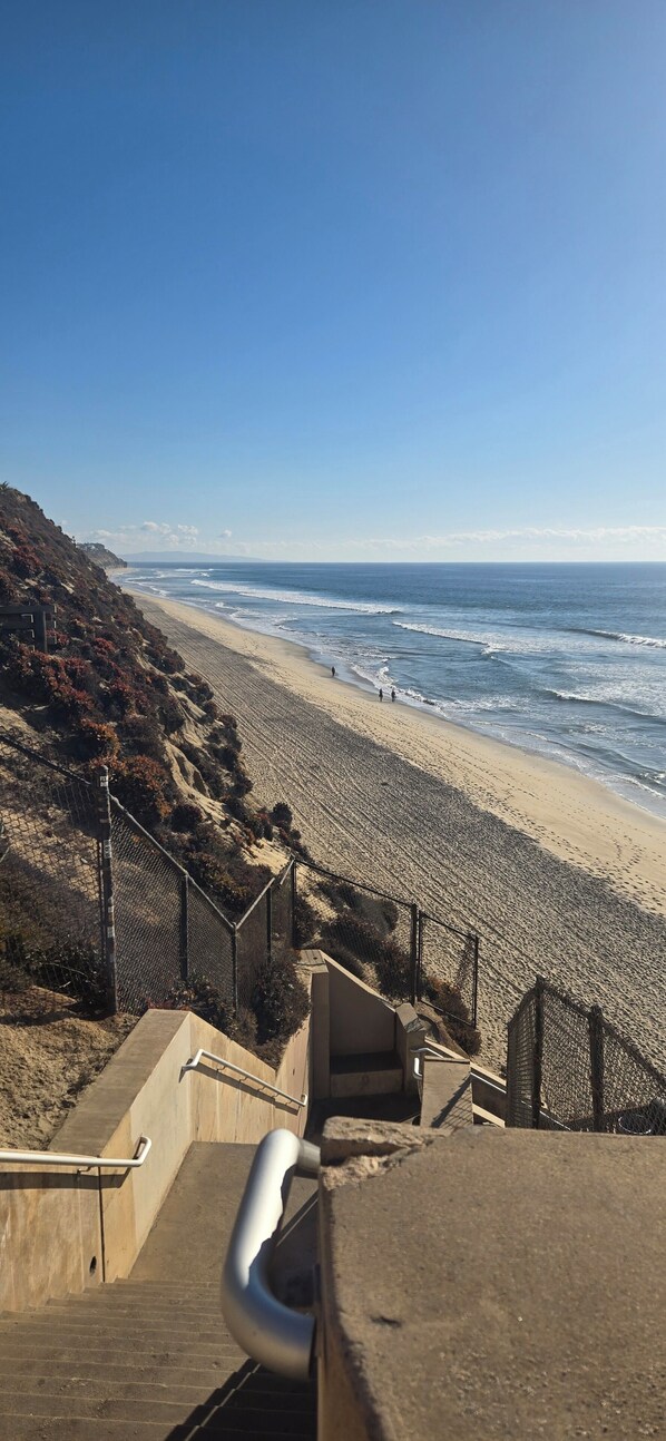Beach - Private Bedroom in Peaceful Beach House in Encinitas (Encinitas)