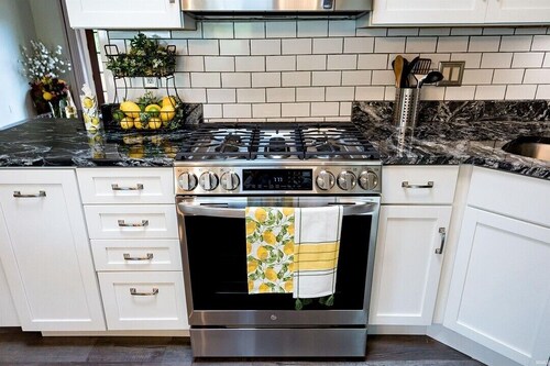 10 Min to IU Stadium • Car & Boat Parking • Large Fenced Yard • Dog Friendly!