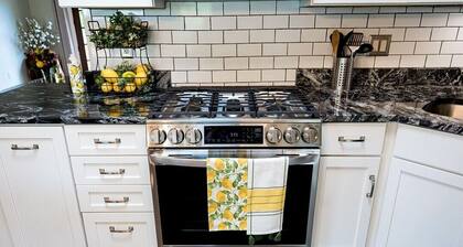 10 Min to IU Stadium • Car & Boat Parking • Large Fenced Yard • Dog Friendly!