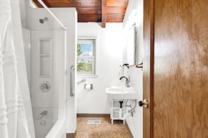 Towels, soap, shampoo, toilet paper