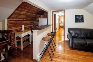 Interior - E&E Spacious Home Retreat - Near Yale and Downtown (New Haven)