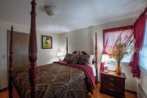 5 bedrooms, desk, iron/ironing board, free WiFi