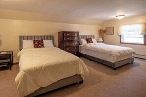 5 bedrooms, desk, iron/ironing board, free WiFi - E&E Spacious Home Retreat - Near Yale and Downtown (New Haven)