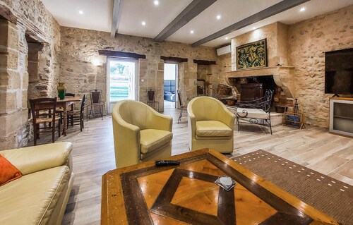 Maison confortable à Montcaret avec WiFi