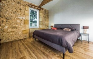 6 عدّة غرف نوم ومكواة/لوح كي وسرير سفر وواي فاي مجانًا