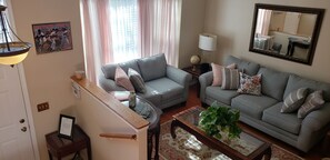 Lobby - Beautiful modern and updated Townhome in Owings Mills - 4 bedrooms 3.5 baths (Owings Mills)