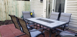 Outdoor dining - Beautiful modern and updated Townhome in Owings Mills - 4 bedrooms 3.5 baths (Owings Mills)