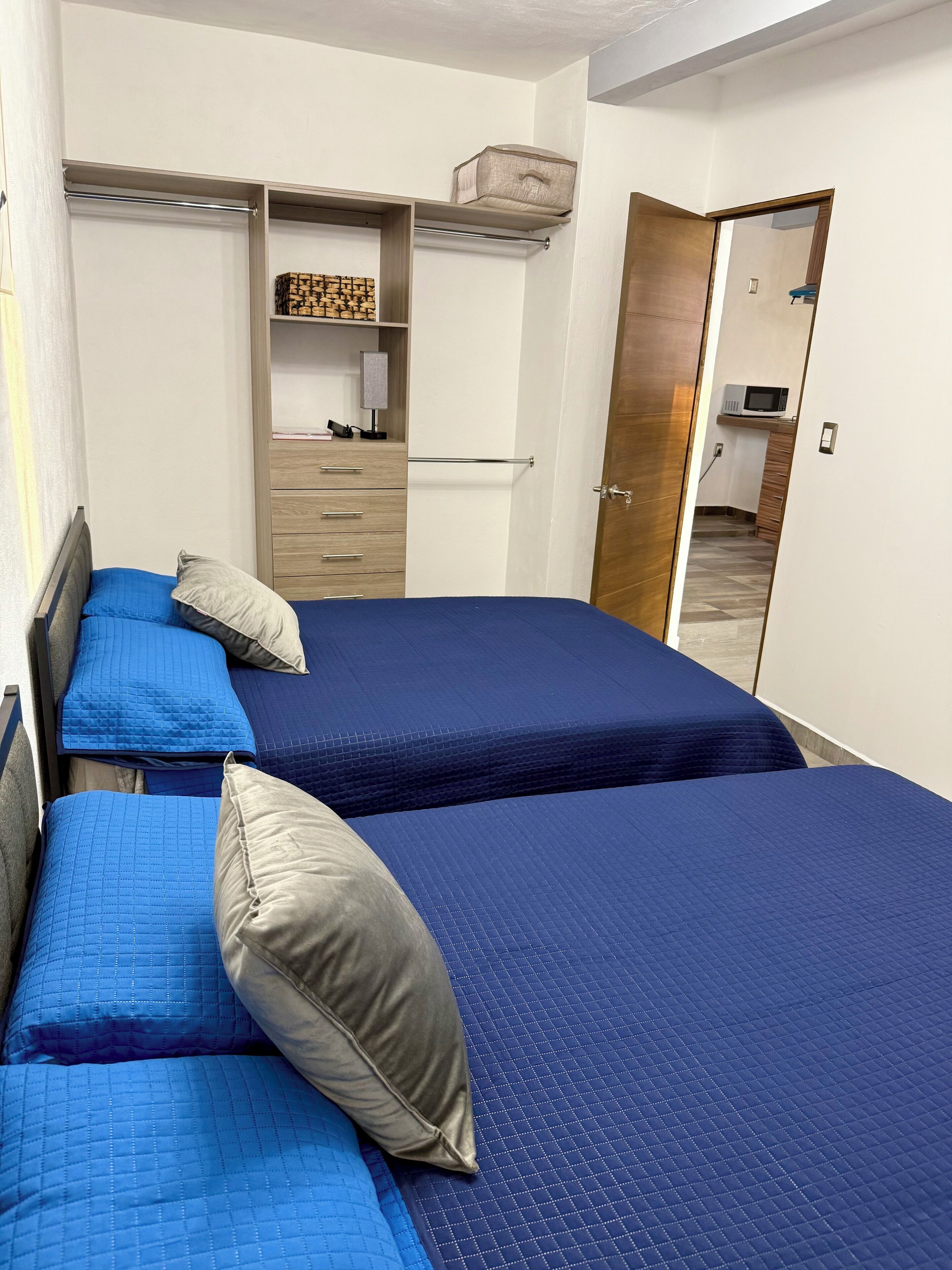 1 quarto, acesso à internet, roupa de cama