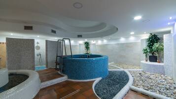 Sauna, hot tub, steam room