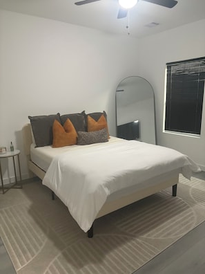 3 bedrooms, Internet, bed sheets - Charming, Elegant & Cozy Stay Near Downtown Houston (Houston)