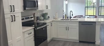 Charming, Elegant & Cozy Stay Near Downtown Houston