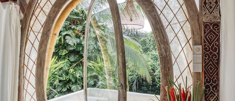 Phòng Suite có tầm nhìn toàn cảnh, quang cảnh resort | Két bảo mật tại phòng, truy cập Internet không dây miễn phí