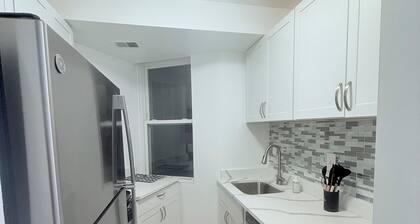 Modern Capitol Hill 1BR - Walk to H Street, Metro & Union Station