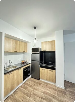 Micro-ondes, four, plaque de cuisson