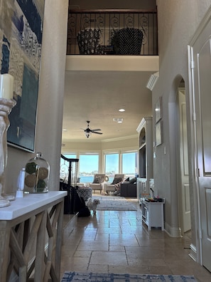 تلفزيون ذكي، كُتُب، ستيريو