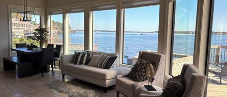 Älytelevisio, kirjoja, stereot