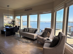 تلفزيون ذكي، كُتُب، ستيريو