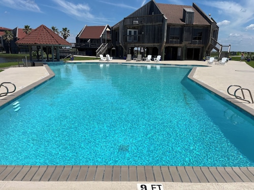 Salty Dog - Bahia de Matagorda Condo - Front Row Beach View - HOA Pool Access
