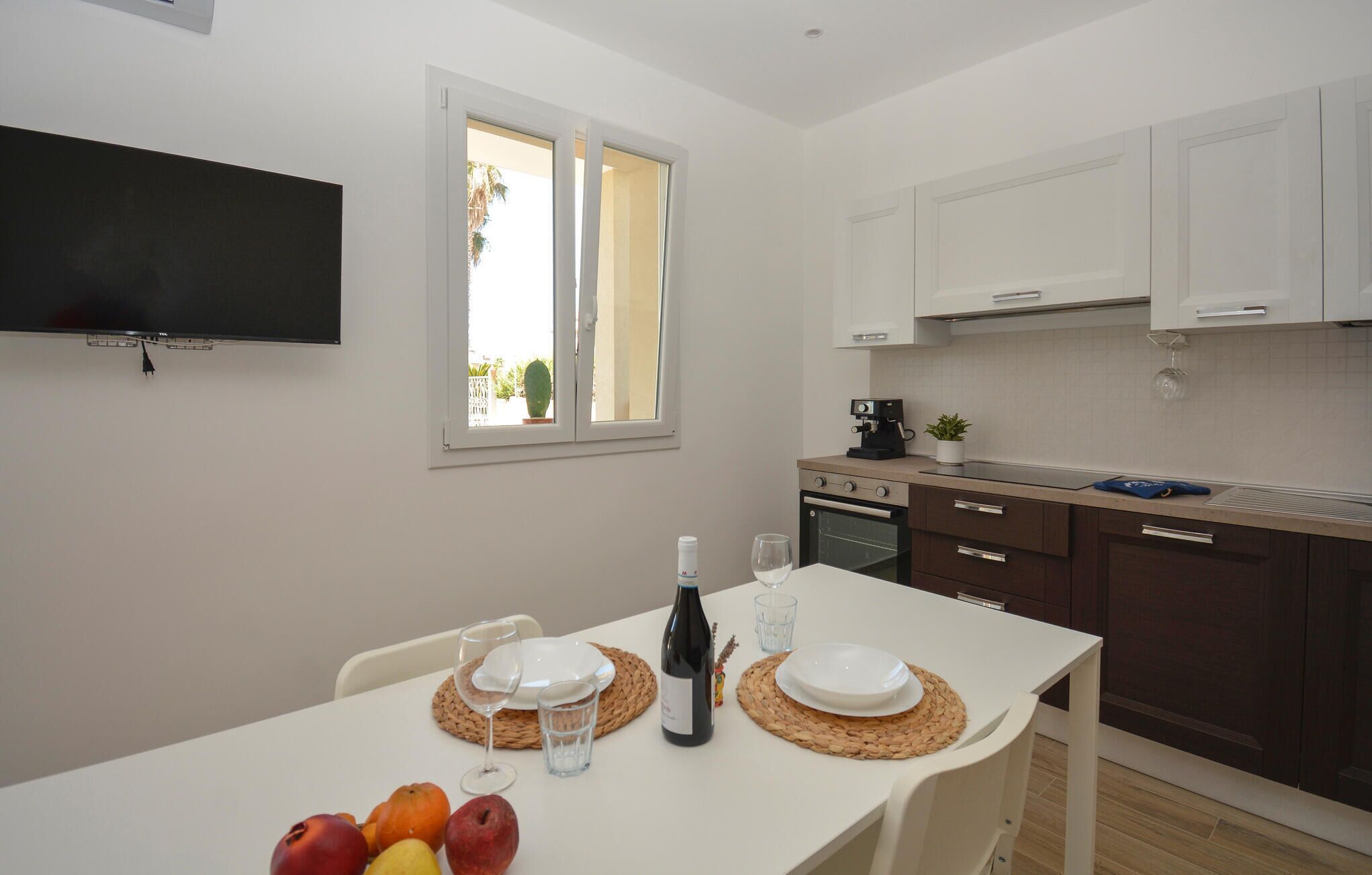 Fridge, dishwasher, coffee/tea maker