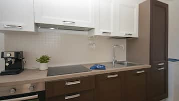 Refrigerador, lavavajillas y cafetera y tetera