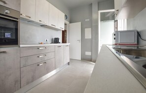 Kühlschrank, Herdplatte, Geschirrspüler