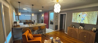 Paddock and Paws on Barker: 3-4 blocks to Oaklawn, Downtown, & Majestic Park