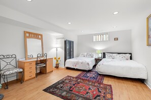 3 bedrooms, desk, iron/ironing board, WiFi