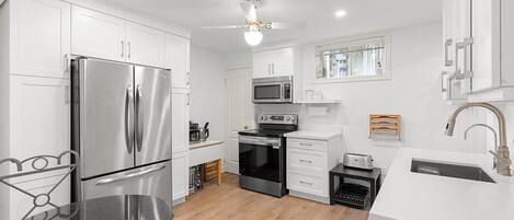 Micro-ondes, four, plaque de cuisson, lave-vaisselle