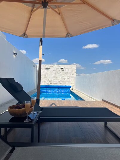 Carranza Views! Heated Pool, KingBed & WorkSpace
