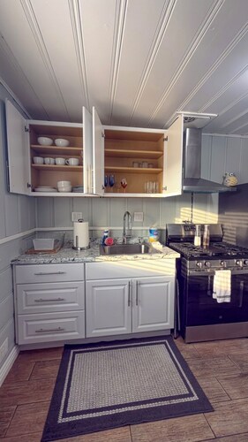 Cozy 1 bedroom 1 bathroom house near hospital