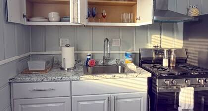 Cozy 1 bedroom 1 bathroom house near hospital