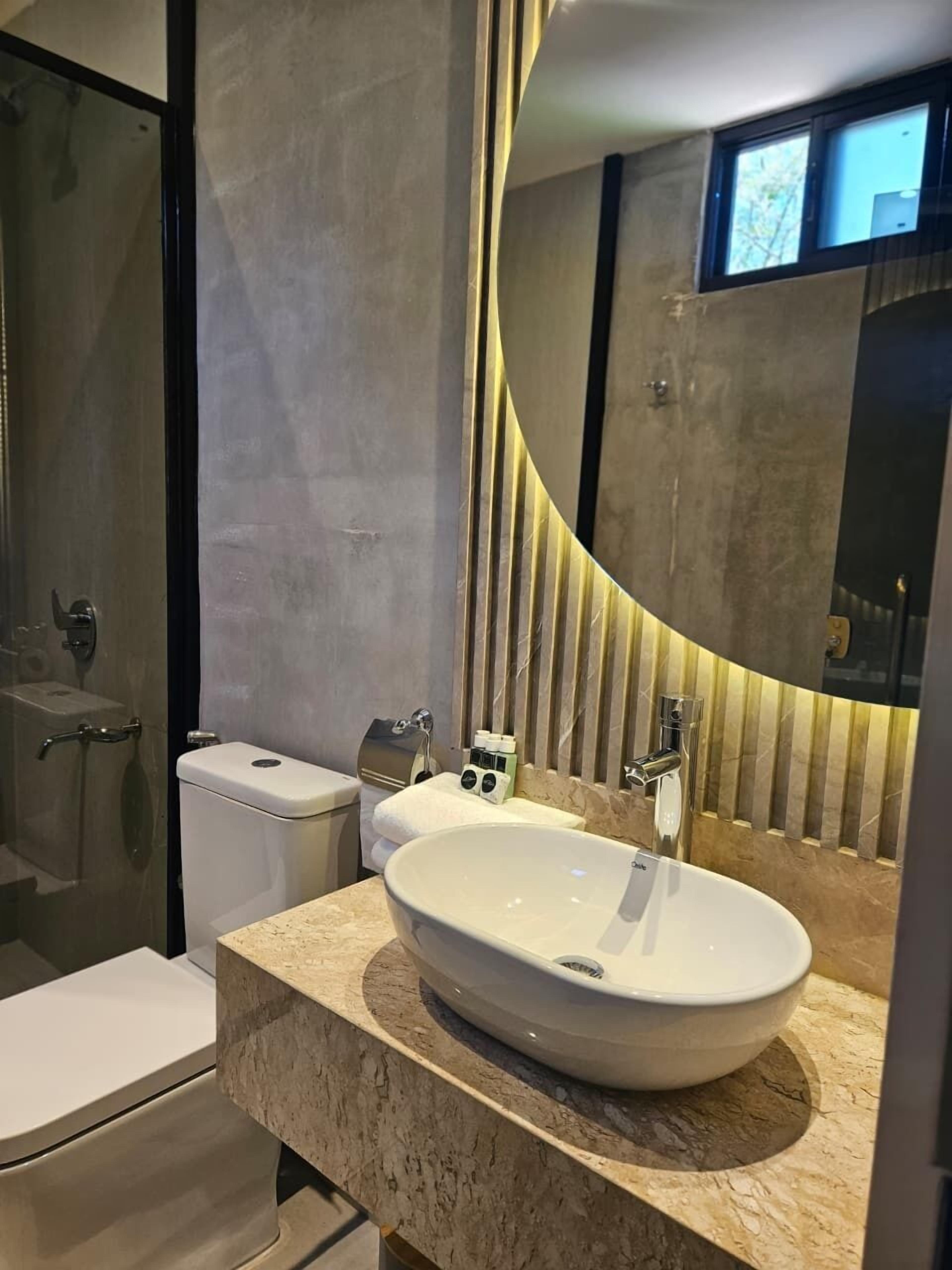 Suite | Soundproofing, free WiFi