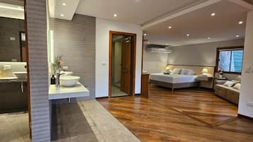 Deluxe Studio Suite | Free WiFi