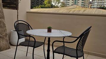 Deluxe Suite | Living area