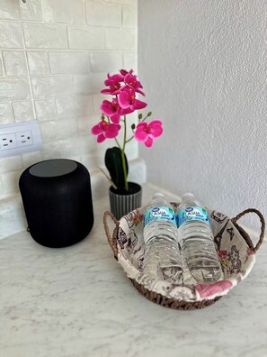 Haartrockner, Handtücher, Seife, Shampoo