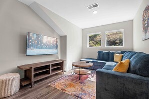 Smart TV y futbolito 