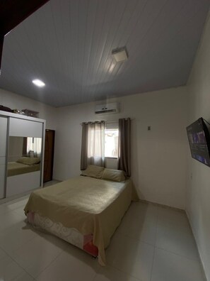 2 bedrooms, iron/ironing board, free WiFi, bed sheets - Modern family home (Manaus)