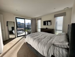4 bedrooms, internet, bed sheets