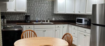 Newly renovated 3-bedroom 2 bath pet friendly unit on Barclay Mountain.