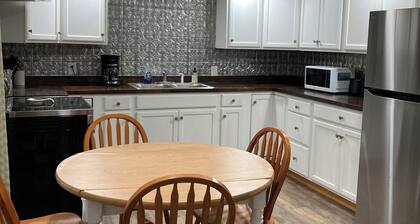 Newly renovated 3-bedroom 2 bath pet friendly unit on Barclay Mountain.