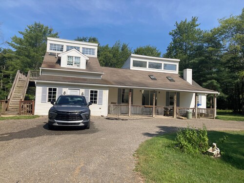 Newly renovated 3-bedroom 2 bath pet friendly unit on Barclay Mountain.