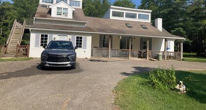 Newly renovated 3-bedroom 2 bath pet friendly unit on Barclay Mountain.