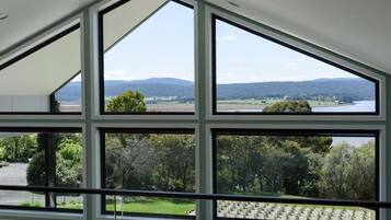 ุงูู
ูุดุฃุฉ ู
ู ุงูุฏุงุฎู