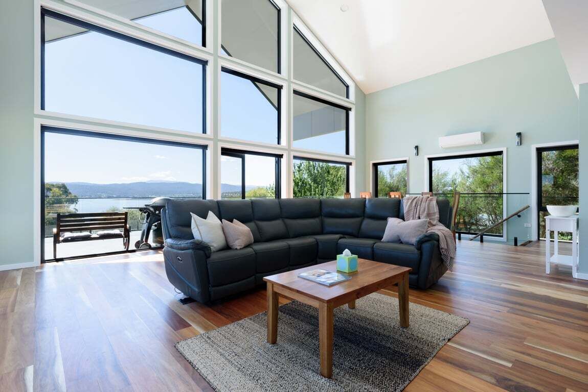 Televisión y chimenea 