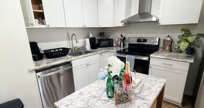 Renovated 2 Bedroom in Durham Superhost