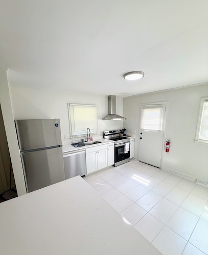 Renovated 2 Bed Walltown Home Walk to Duke B