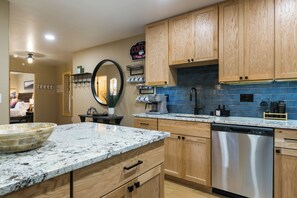 Microwave, oven, dishwasher, coffee/tea maker - Alpenglow Aura in Angel Fire (Angel Fire)