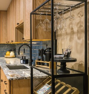 Microwave, oven, dishwasher, coffee/tea maker