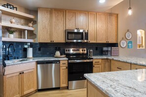 Microwave, oven, dishwasher, coffee/tea maker