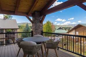 Outdoor dining - Element Escape in Angel Fire (Angel Fire)